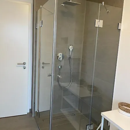 Traumhaft Helle Mit Sonnenterrasse וורמס