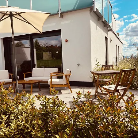 Traumhaft Helle Mit Sonnenterrasse וורמס